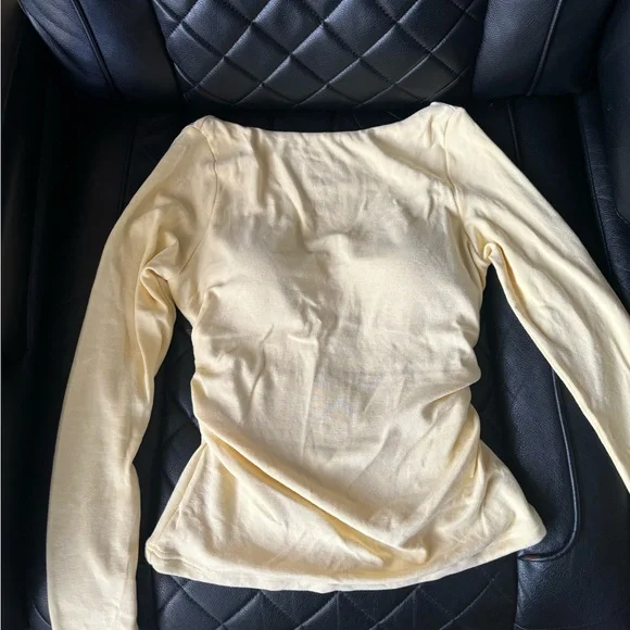 Butter yellow long sleeve - Picture 1 of 5